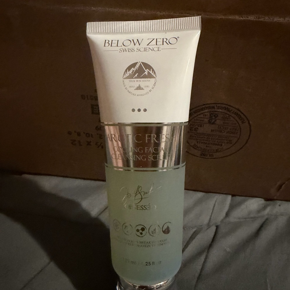 Arctic Fresh Cleansing Gel - White & Light Green